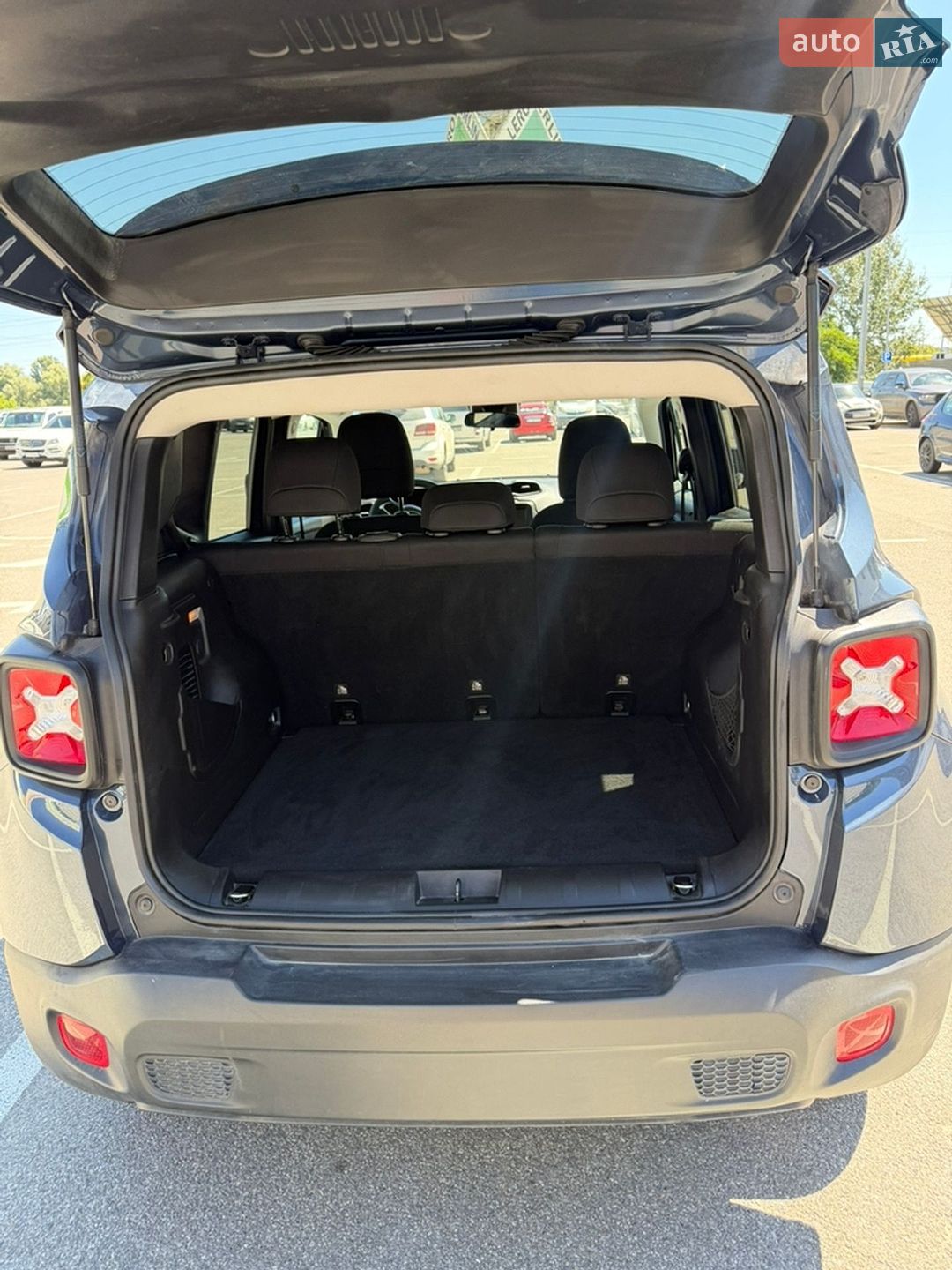Jeep Renegade 2020 VIN ZACNJBBB4LPL70828 фото оголошення 10 з 15