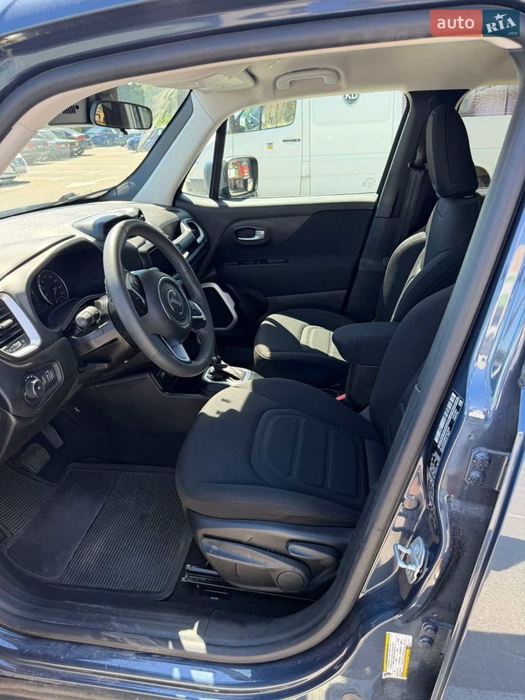 Jeep Renegade 2020 VIN ZACNJBBB4LPL70828 фото оголошення 12 з 15