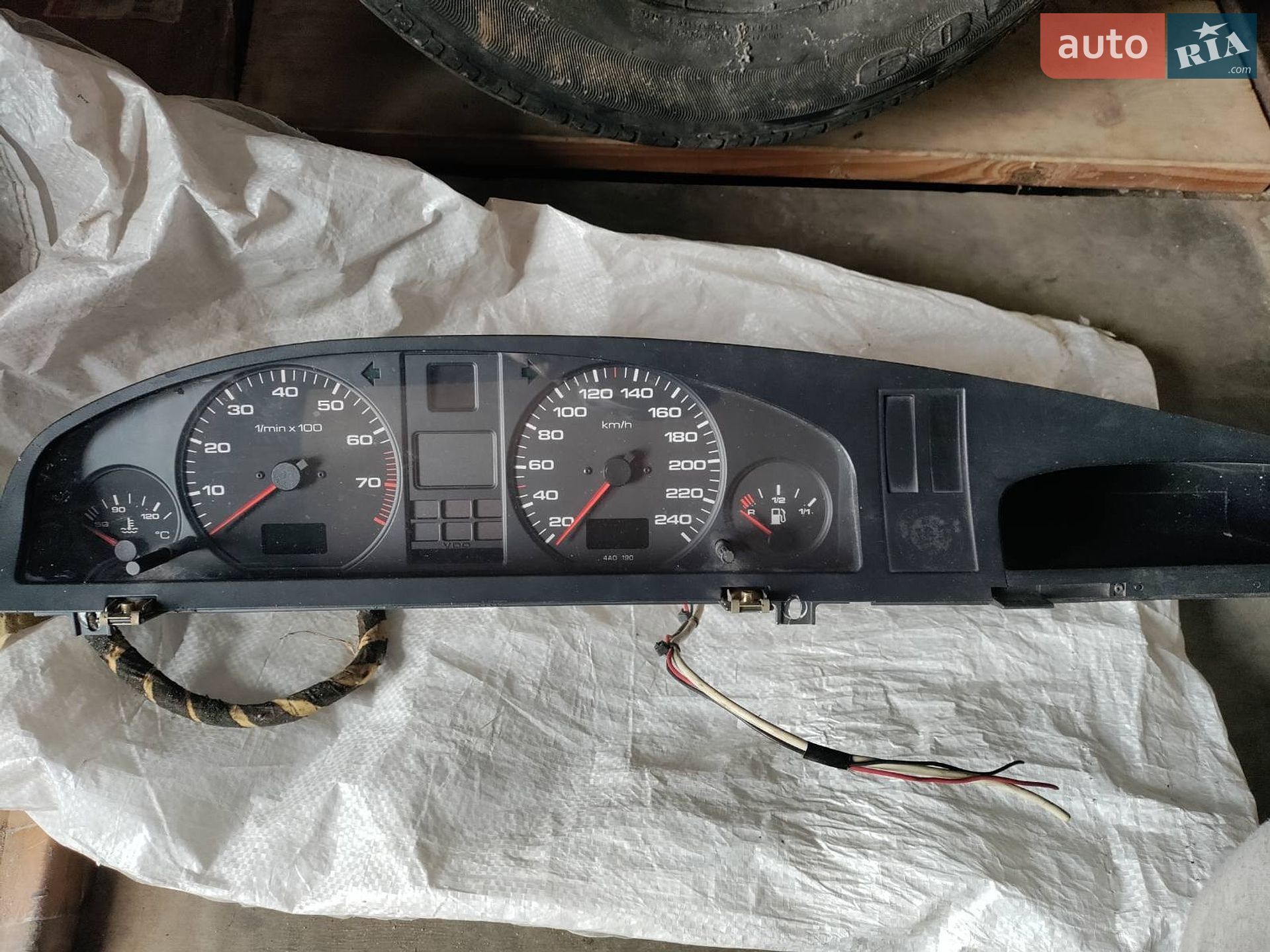 Audi 100 1988 VIN WAUZZZ44ZJN240885 фото оголошення 10 з 13