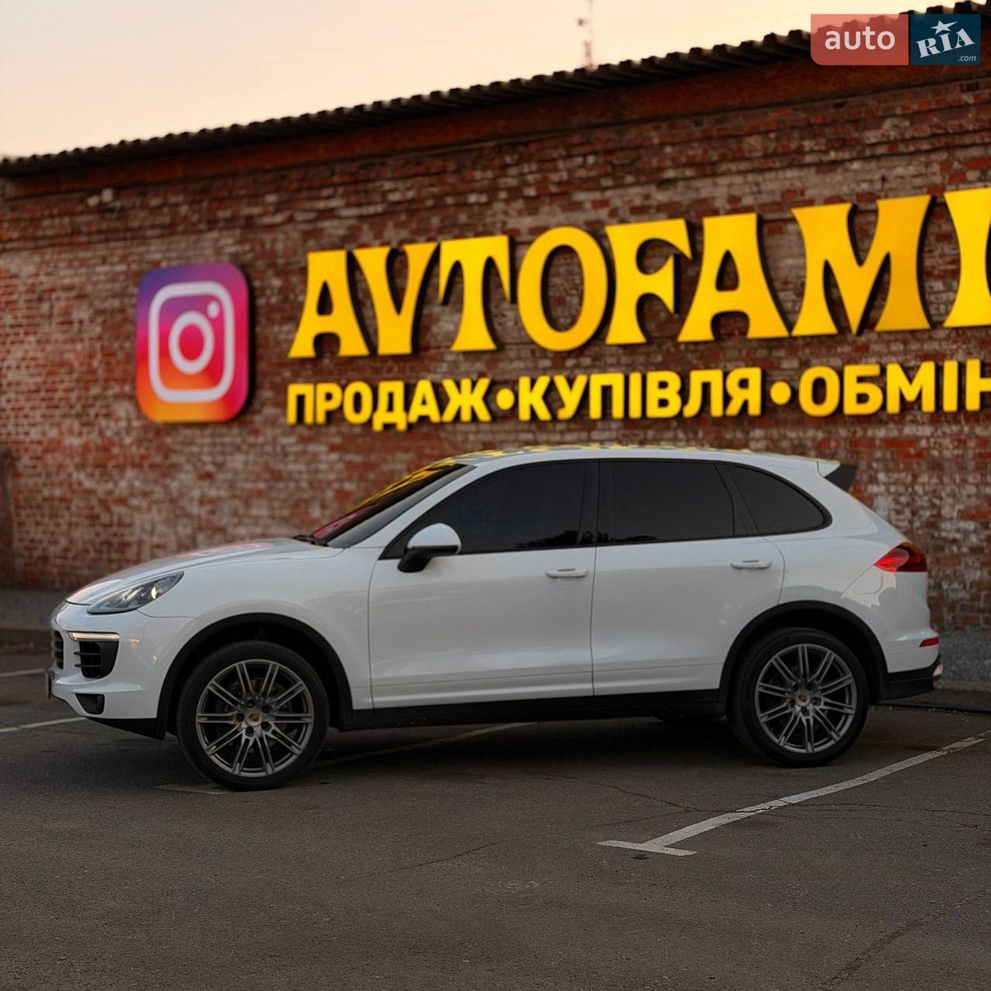 Porsche Cayenne 2017 VIN WP1AA2A20HKA92254 фото оголошення 3 з 29