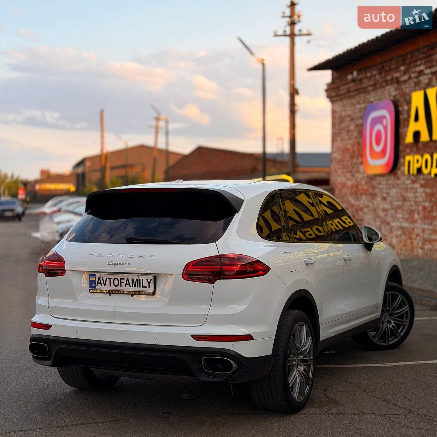 Porsche Cayenne 2017 VIN WP1AA2A20HKA92254 фото оголошення 4 з 29