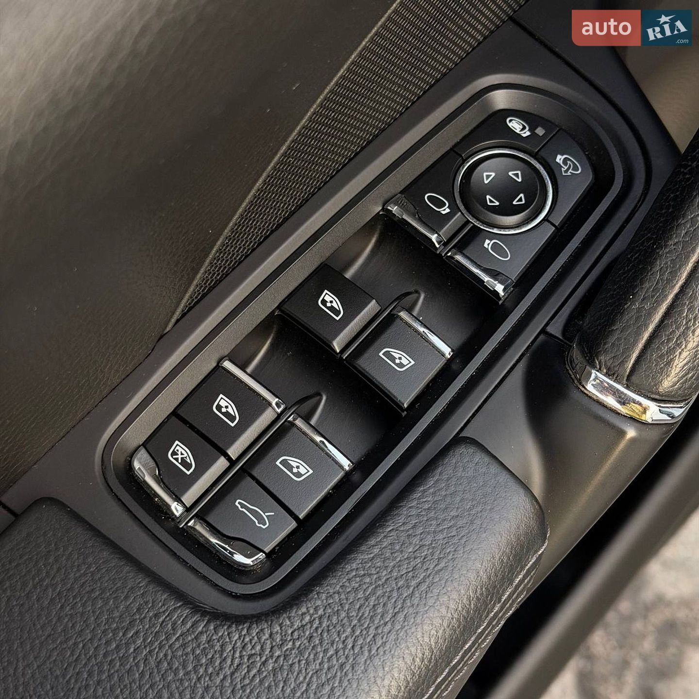 Porsche Cayenne 2017 VIN WP1AA2A20HKA92254 фото оголошення 10 з 29