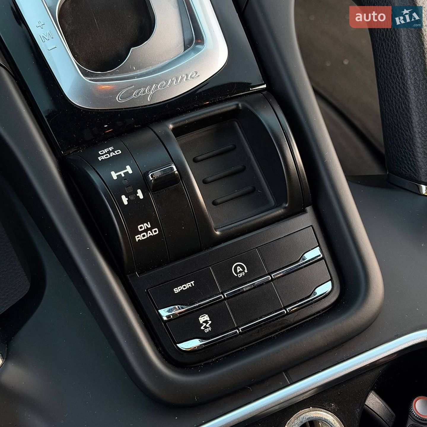 Porsche Cayenne 2017 VIN WP1AA2A20HKA92254 фото оголошення 21 з 29