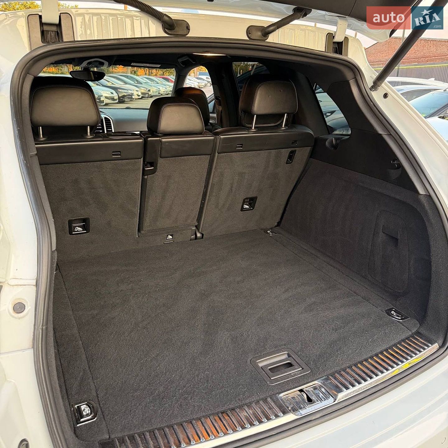 Porsche Cayenne 2017 VIN WP1AA2A20HKA92254 фото оголошення 28 з 29