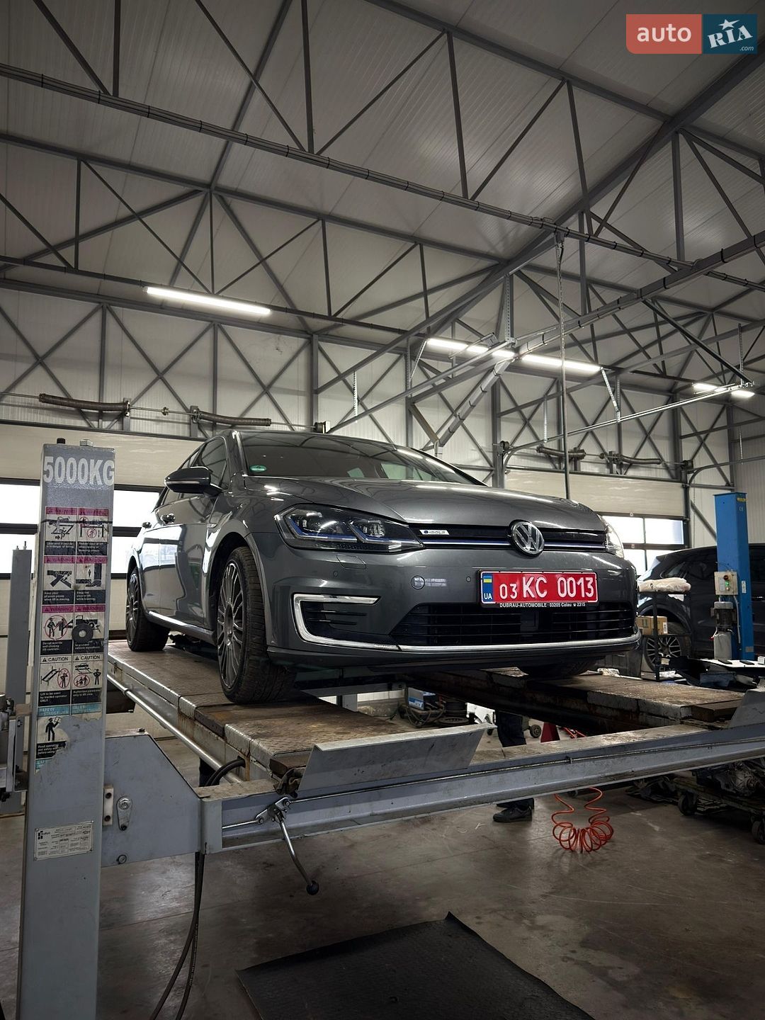 Volkswagen e-Golf 2018 VIN WVWZZZAUZJW909682 фото оголошення 23 з 51