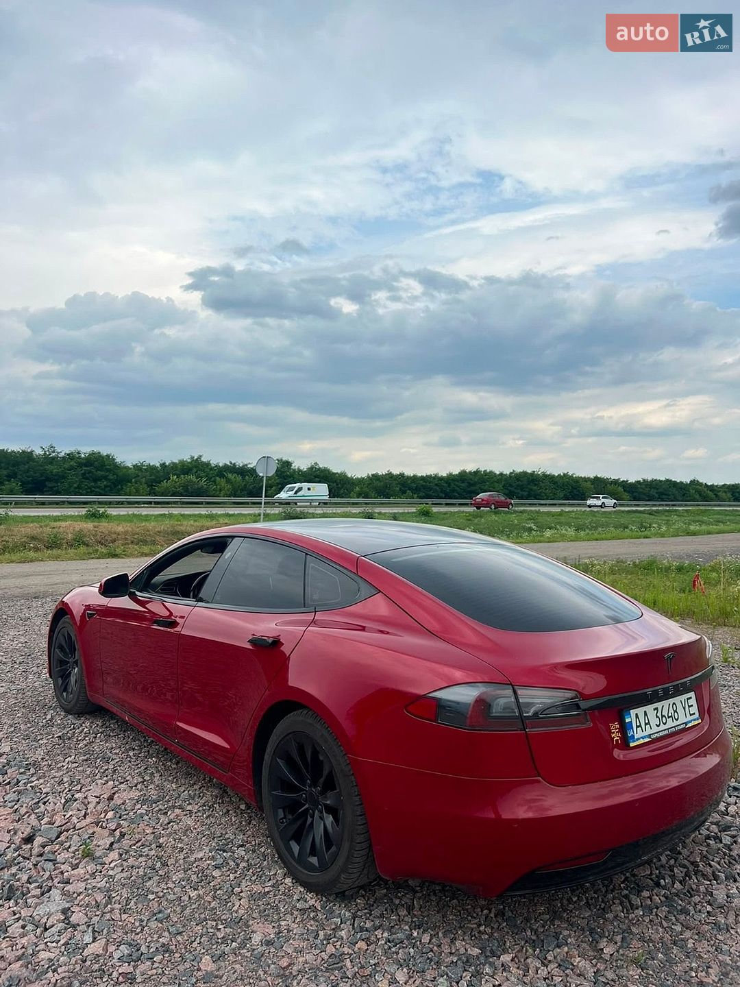 Tesla Model S 2017 VIN 5YJSA1E25HF232337 фото оголошення 5 з 9