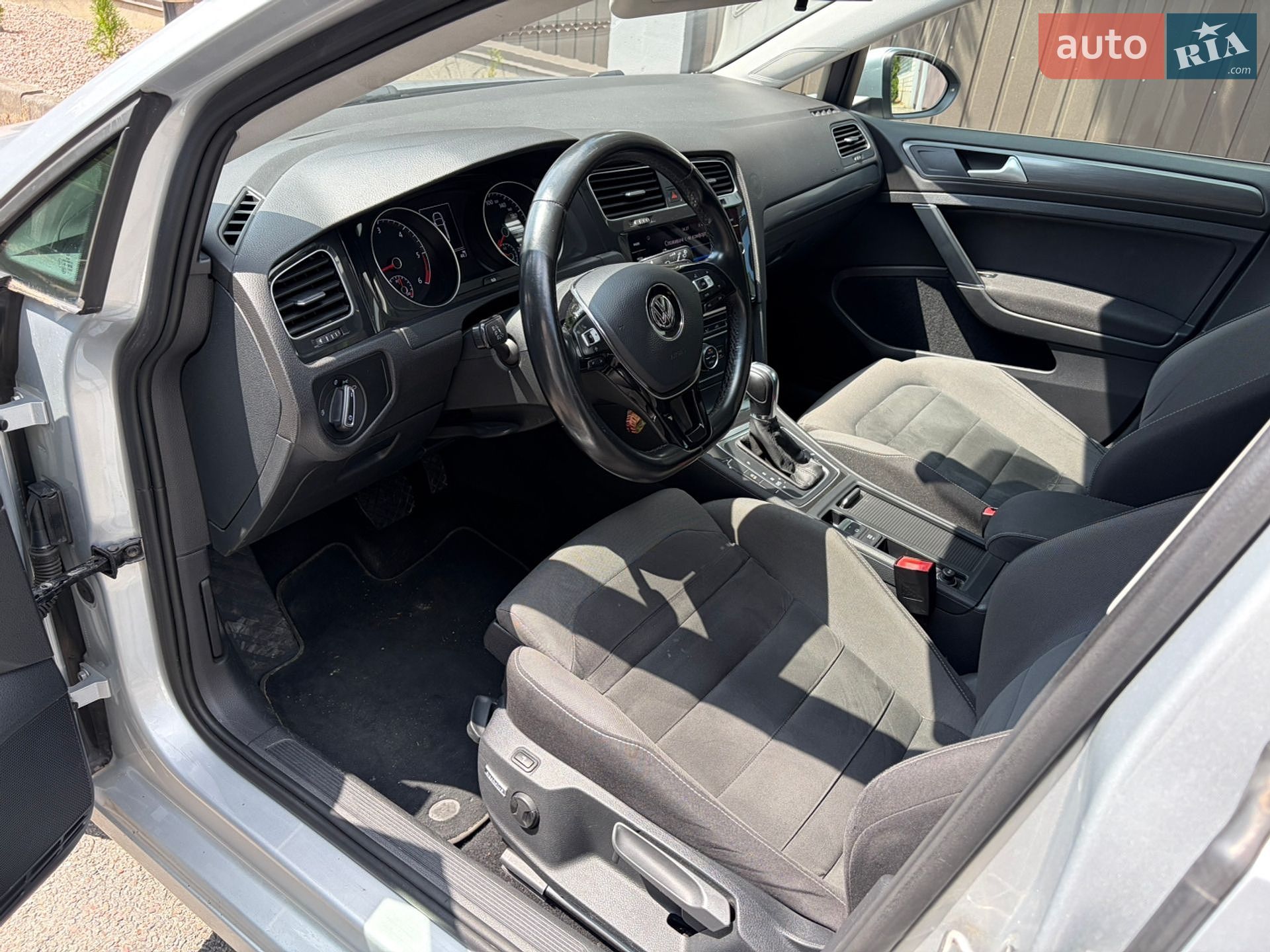 Volkswagen Golf 2019 VIN WVWZZZAUZKP545271 фото оголошення 12 з 23