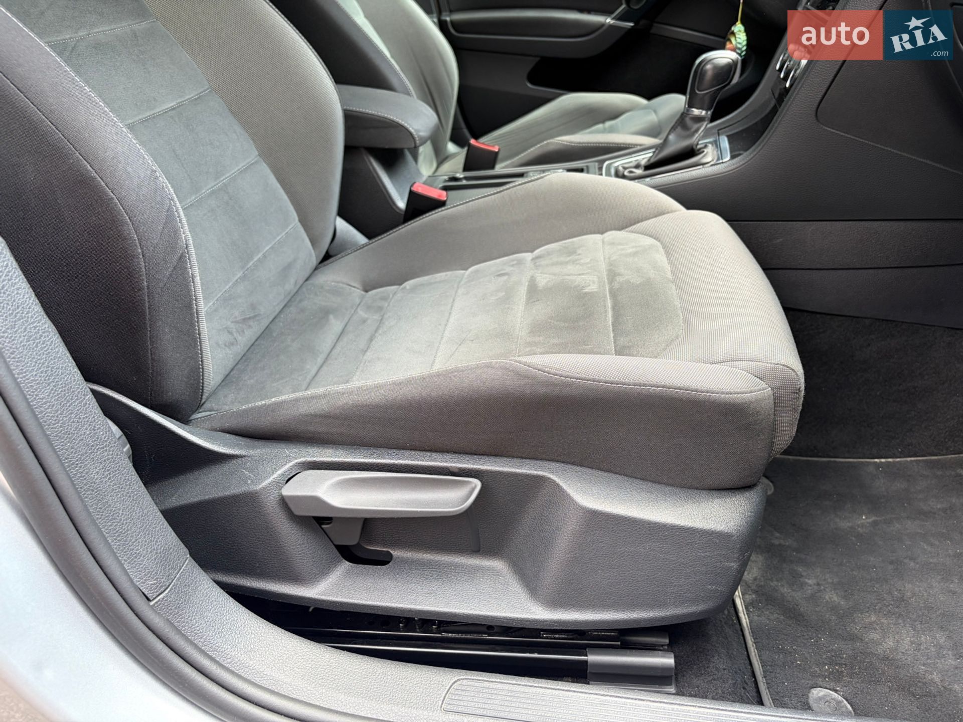 Volkswagen Golf 2019 VIN WVWZZZAUZKP545271 фото оголошення 15 з 23