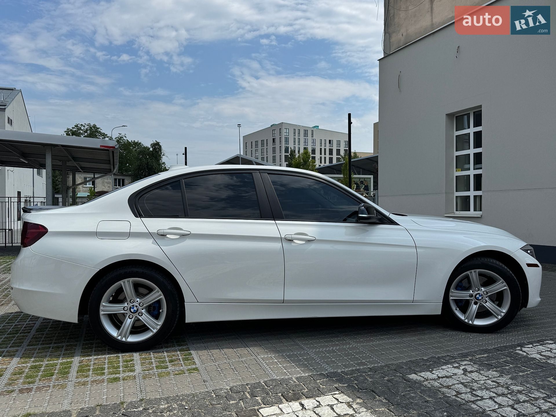 BMW 3 Series 2015 VIN WBA3C3G51FNS75747 фото оголошення 9 з 25