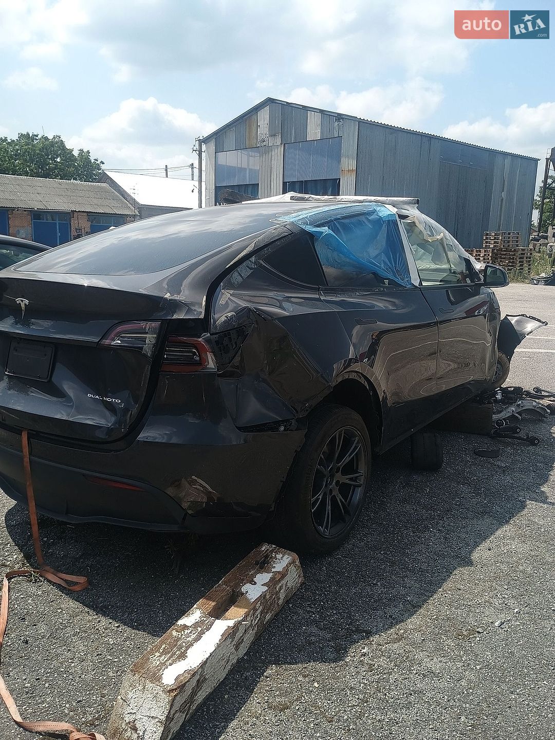 Tesla Model Y 2025 VIN 7SAYGDEE1SF244323 фото оголошення 3 з 3