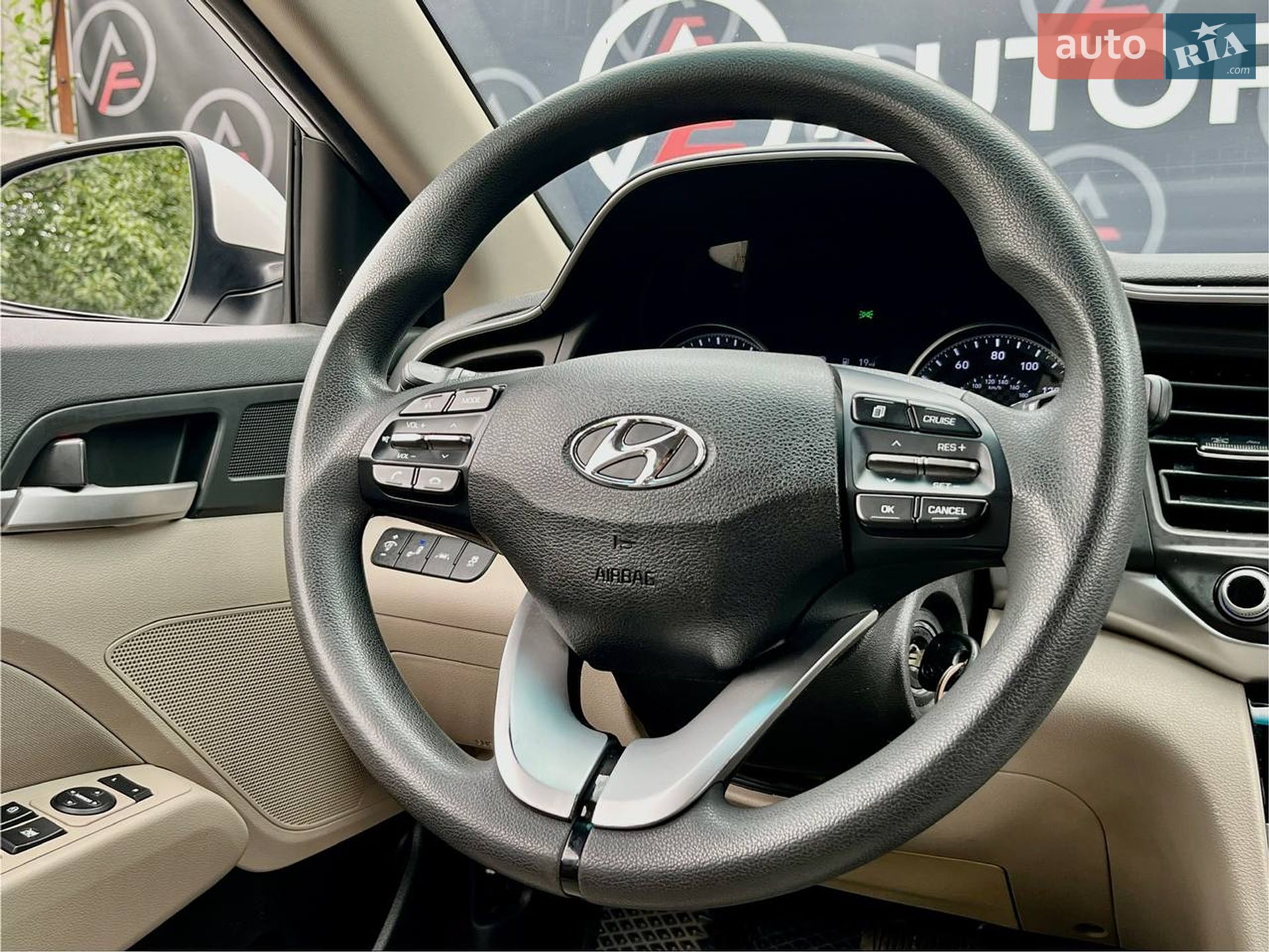 Hyundai Elantra 2018 VIN 5NPD84LF8KH409290 фото оголошення 16 з 27