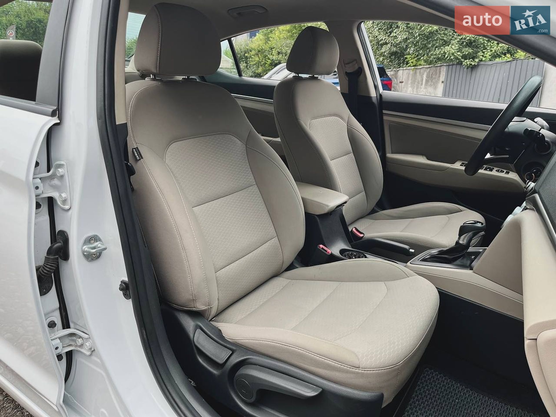 Hyundai Elantra 2018 VIN 5NPD84LF8KH409290 фото оголошення 14 з 27
