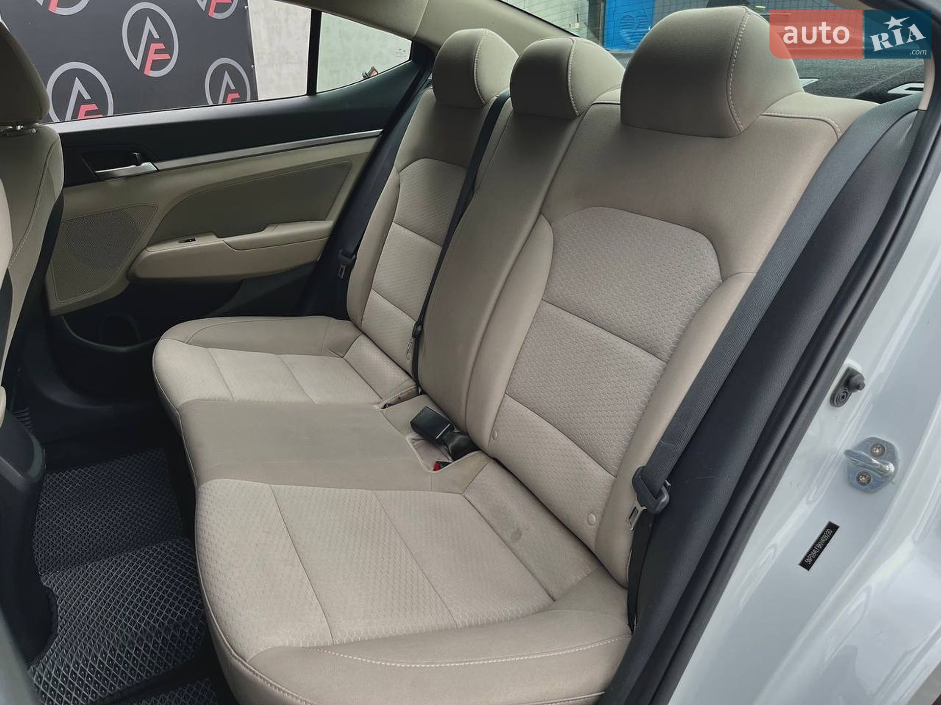 Hyundai Elantra 2018 VIN 5NPD84LF8KH409290 фото оголошення 12 з 27