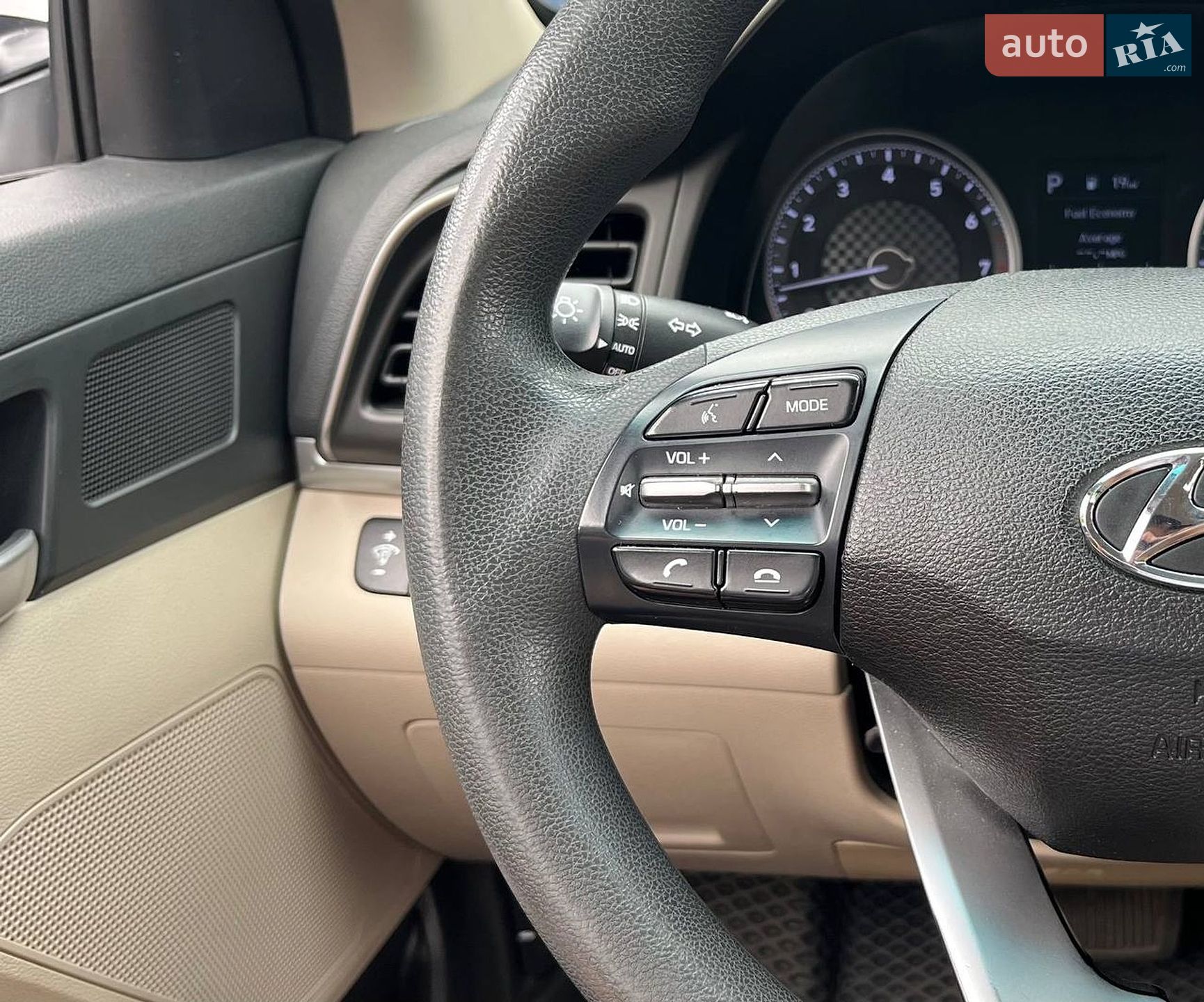 Hyundai Elantra 2018 VIN 5NPD84LF8KH409290 фото оголошення 18 з 27