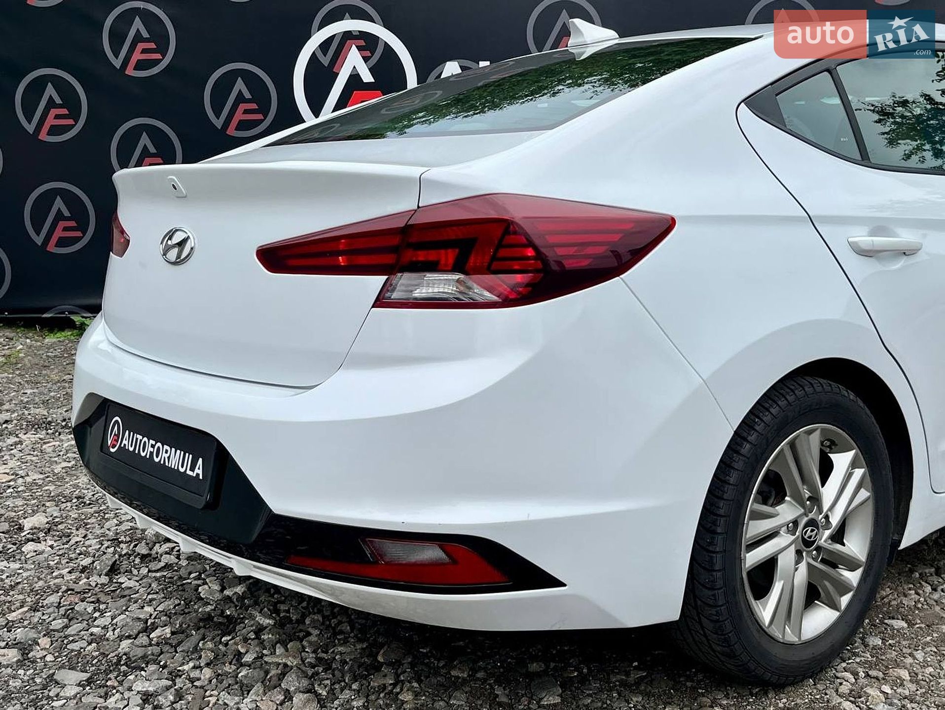 Hyundai Elantra 2018 VIN 5NPD84LF8KH409290 фото оголошення 9 з 27