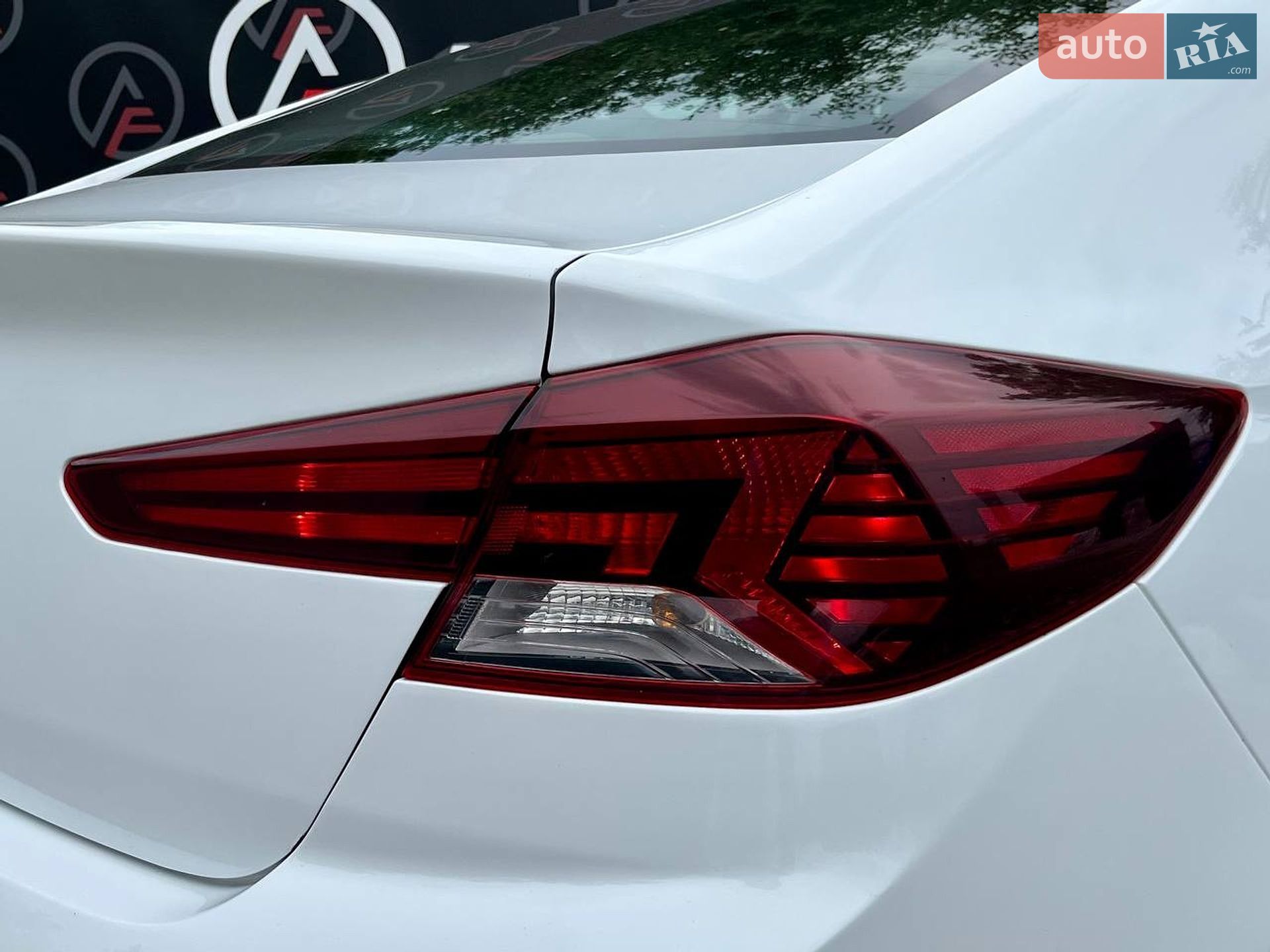 Hyundai Elantra 2018 VIN 5NPD84LF8KH409290 фото оголошення 10 з 27