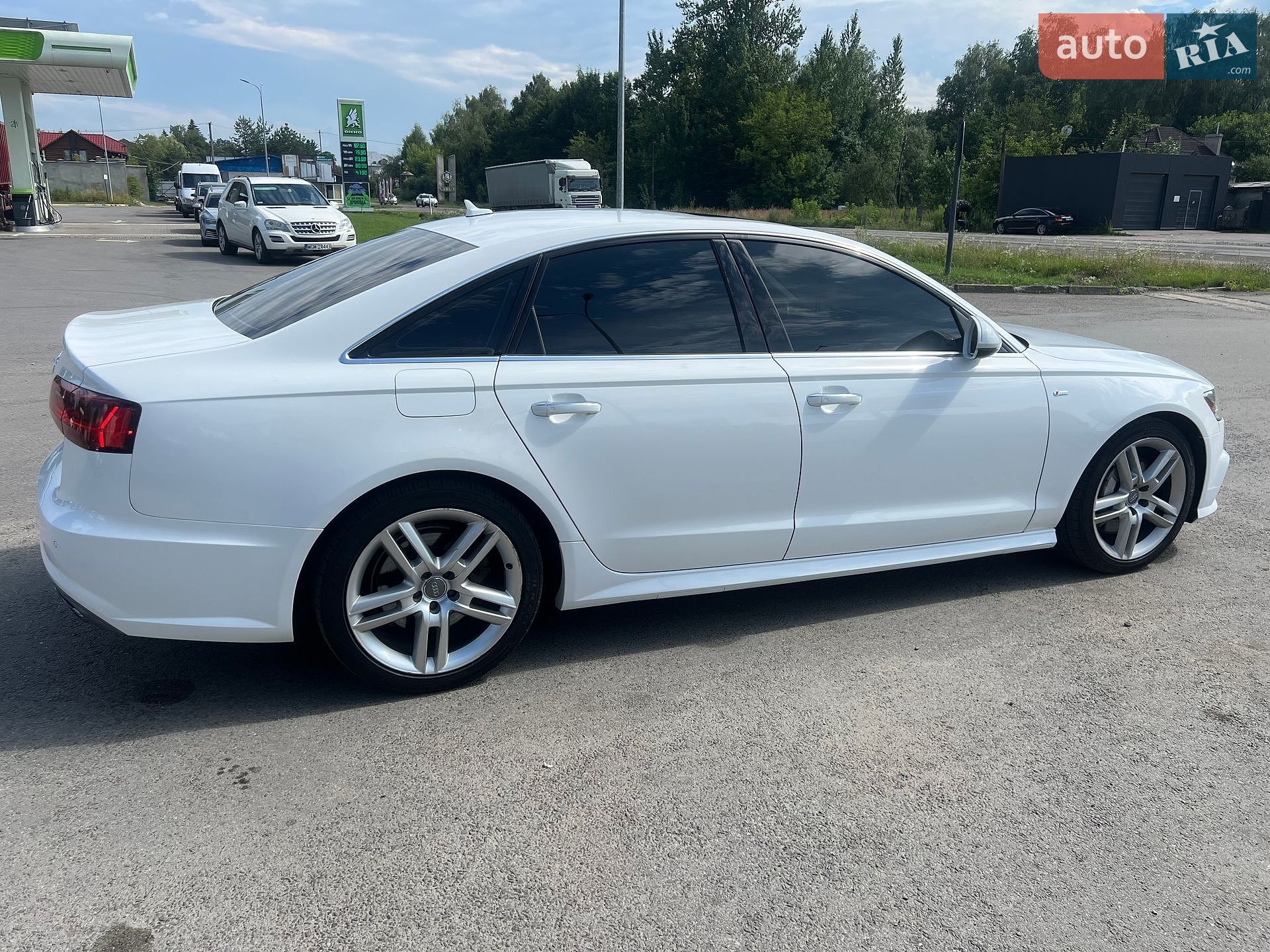 Audi A6 2015 VIN WAUGFAFC4GN066372 фото оголошення 10 з 20