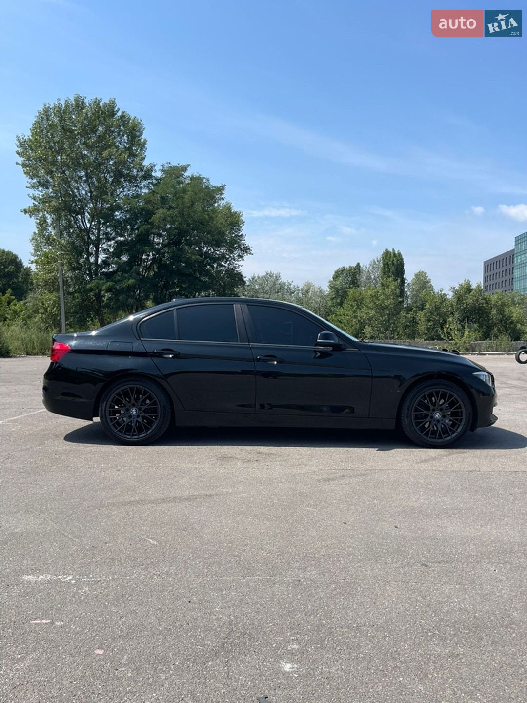 BMW 3 Series 2017 VIN WBA8E1G31HNU18394 фото оголошення 4 з 29