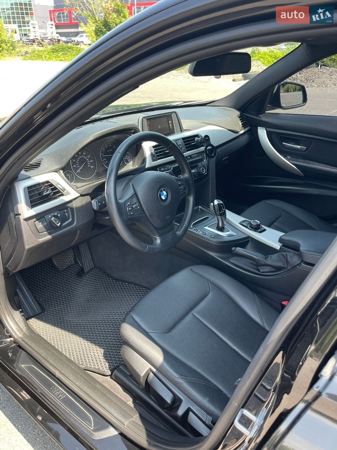 BMW 3 Series 2017 VIN WBA8E1G31HNU18394 фото оголошення 10 з 29