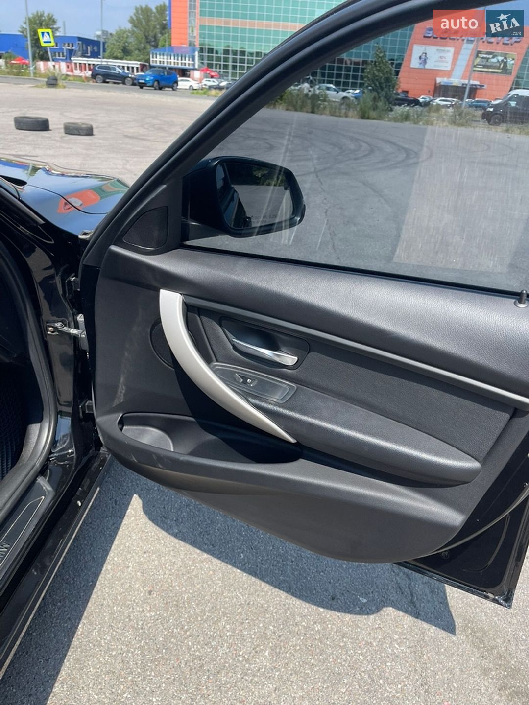 BMW 3 Series 2017 VIN WBA8E1G31HNU18394 фото оголошення 17 з 29