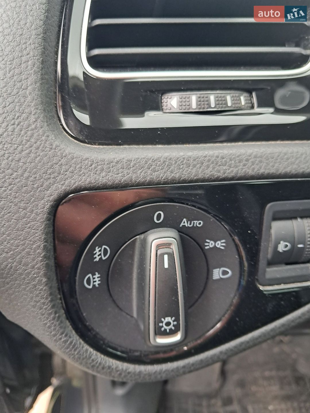Volkswagen Golf 2015 VIN WVWZZZAUZFP608458 фото оголошення 17 з 41