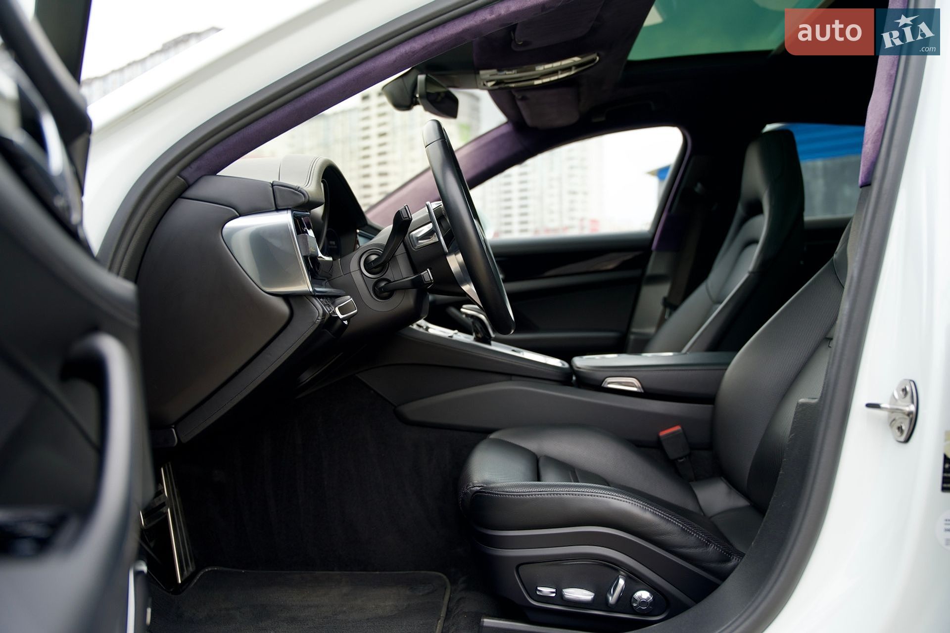 Porsche Panamera 2019 VIN WP0ZZZ97ZKL124329 фото оголошення 16 з 48