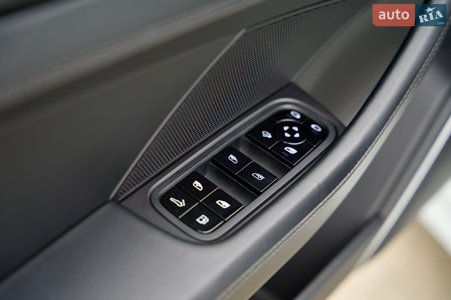 Porsche Panamera 2019 VIN WP0ZZZ97ZKL124329 фото оголошення 19 з 48