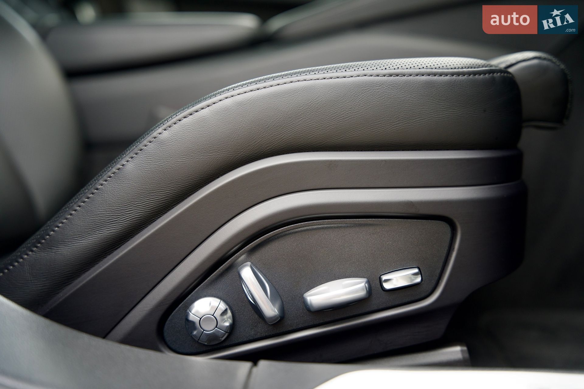 Porsche Panamera 2019 VIN WP0ZZZ97ZKL124329 фото оголошення 22 з 48
