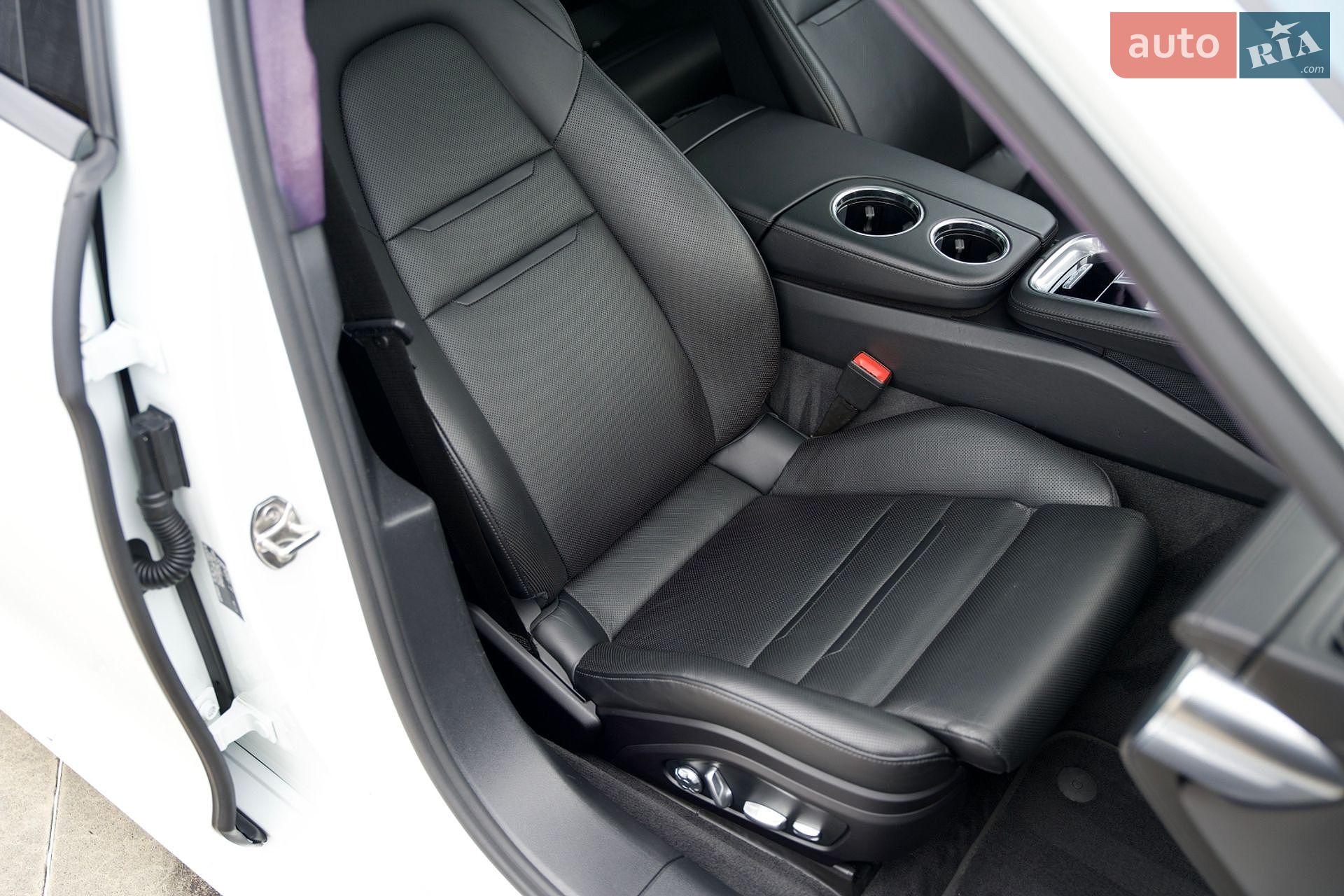 Porsche Panamera 2019 VIN WP0ZZZ97ZKL124329 фото оголошення 23 з 48