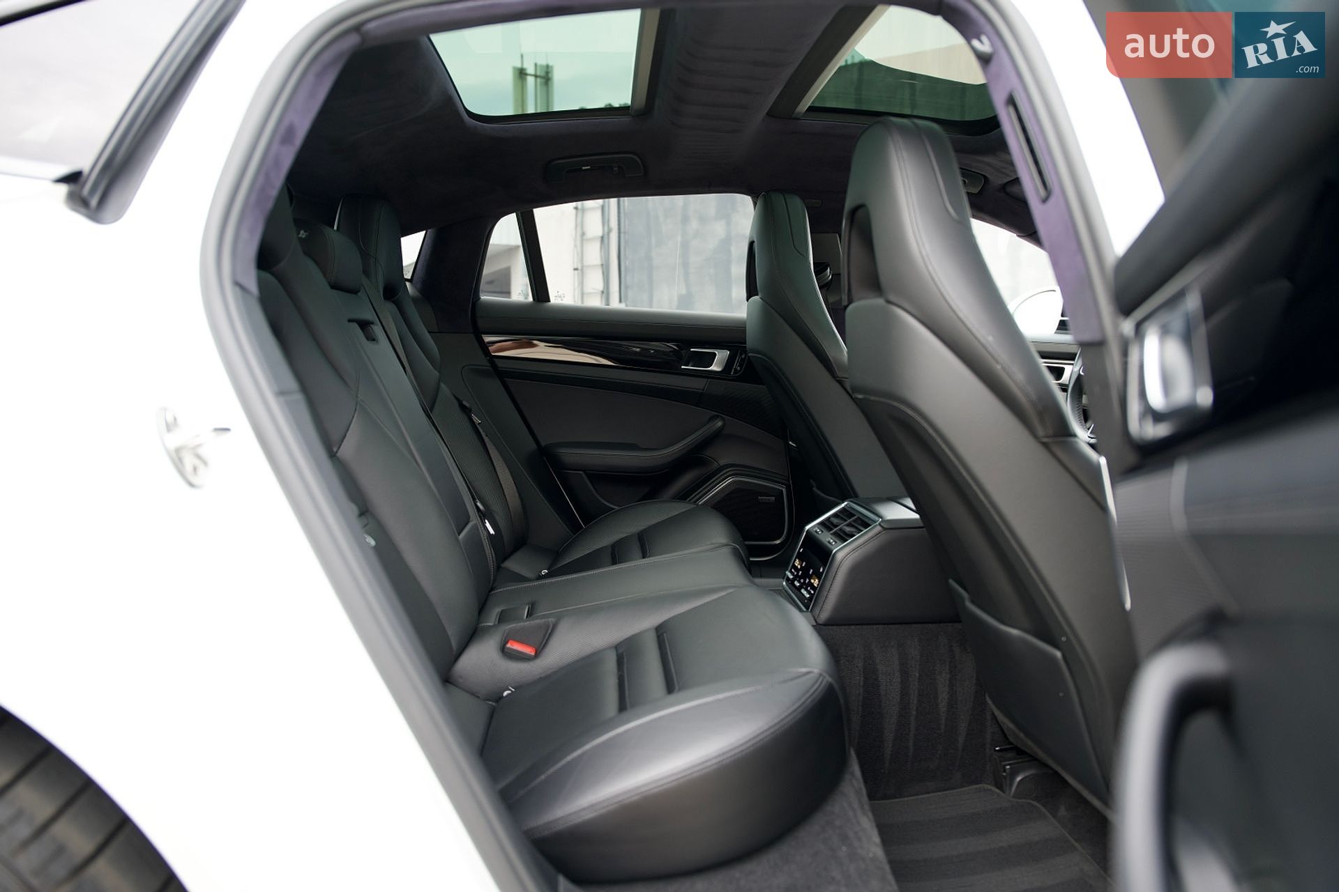 Porsche Panamera 2019 VIN WP0ZZZ97ZKL124329 фото оголошення 39 з 48