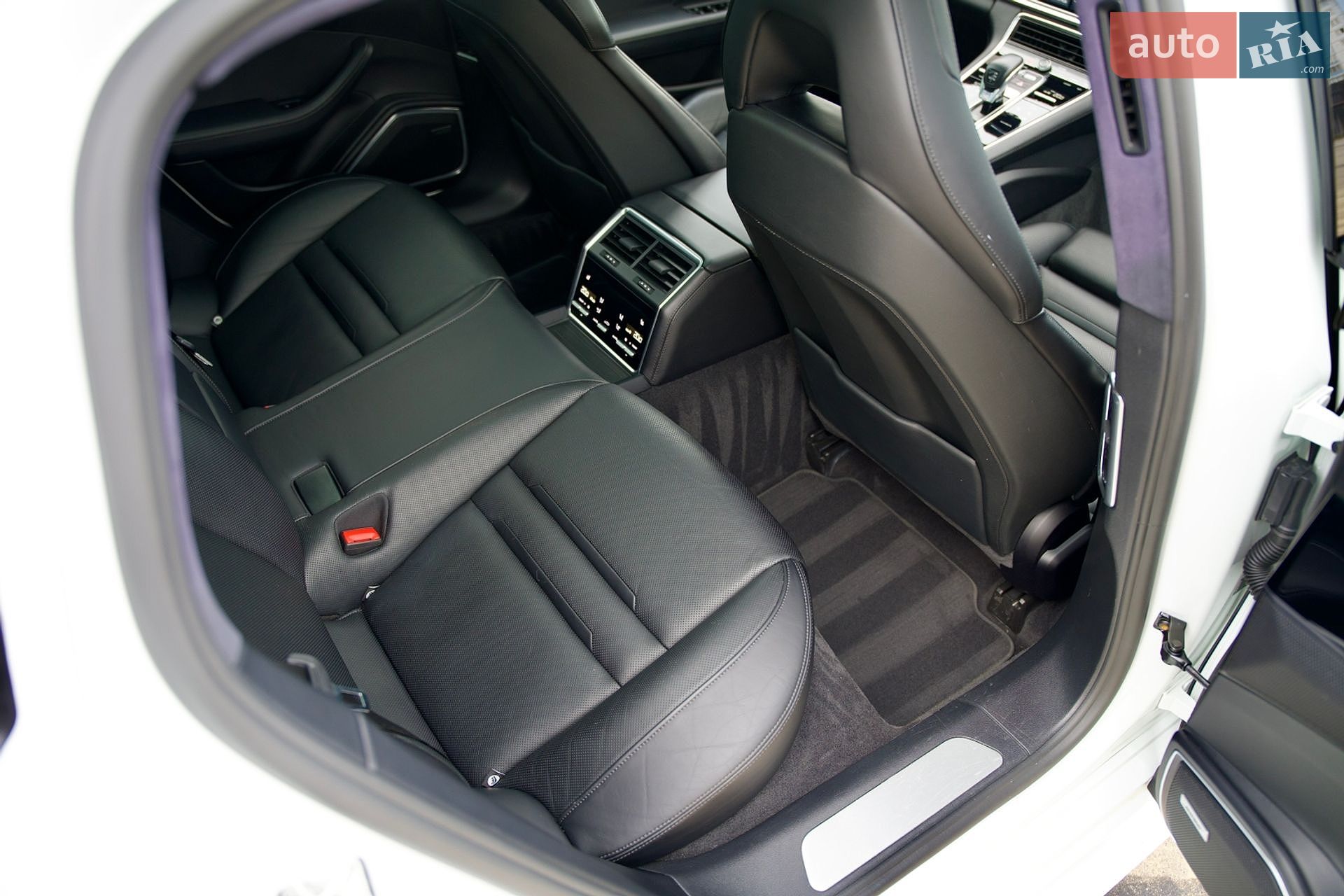 Porsche Panamera 2019 VIN WP0ZZZ97ZKL124329 фото оголошення 40 з 48