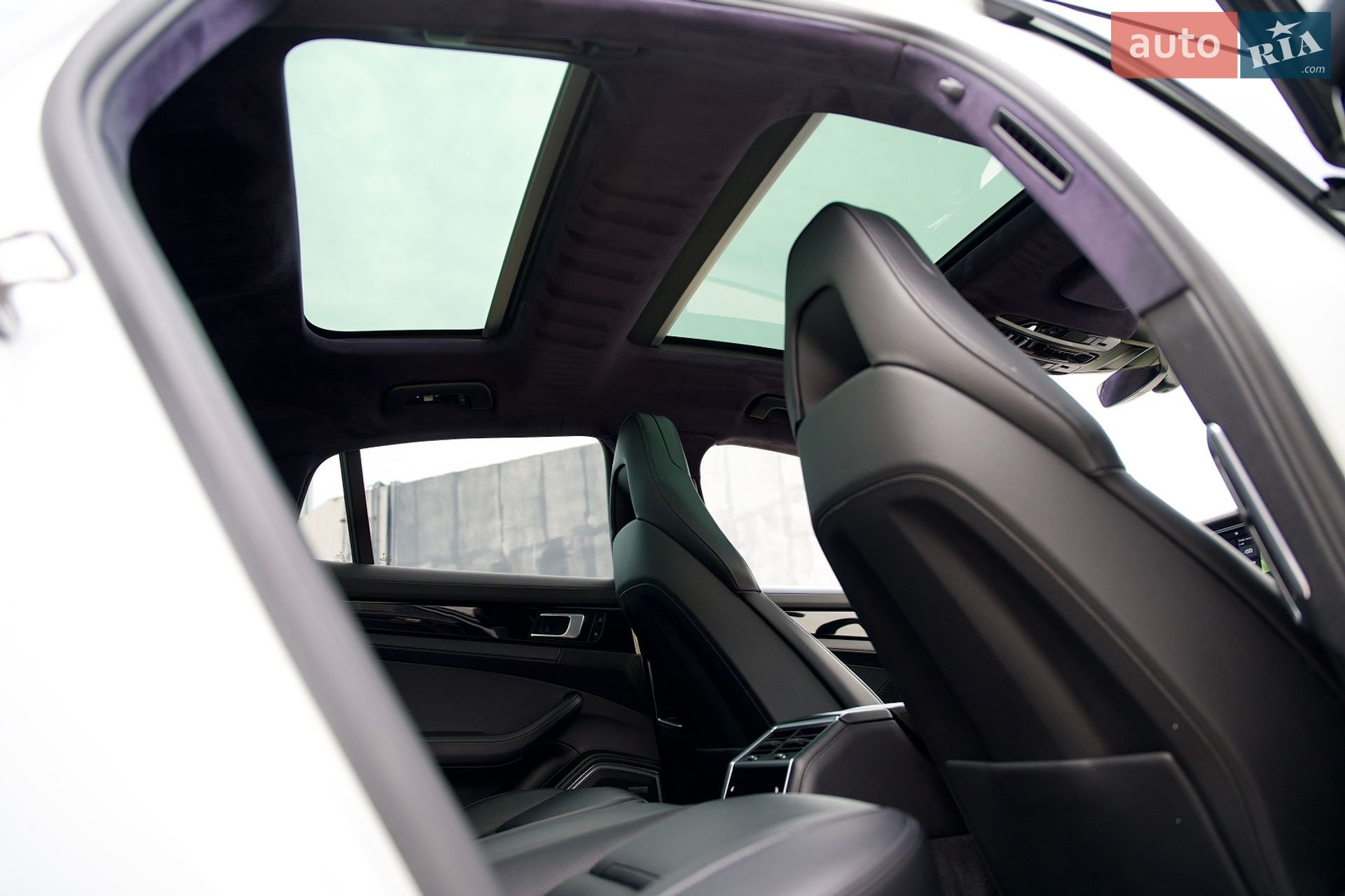 Porsche Panamera 2019 VIN WP0ZZZ97ZKL124329 фото оголошення 42 з 48