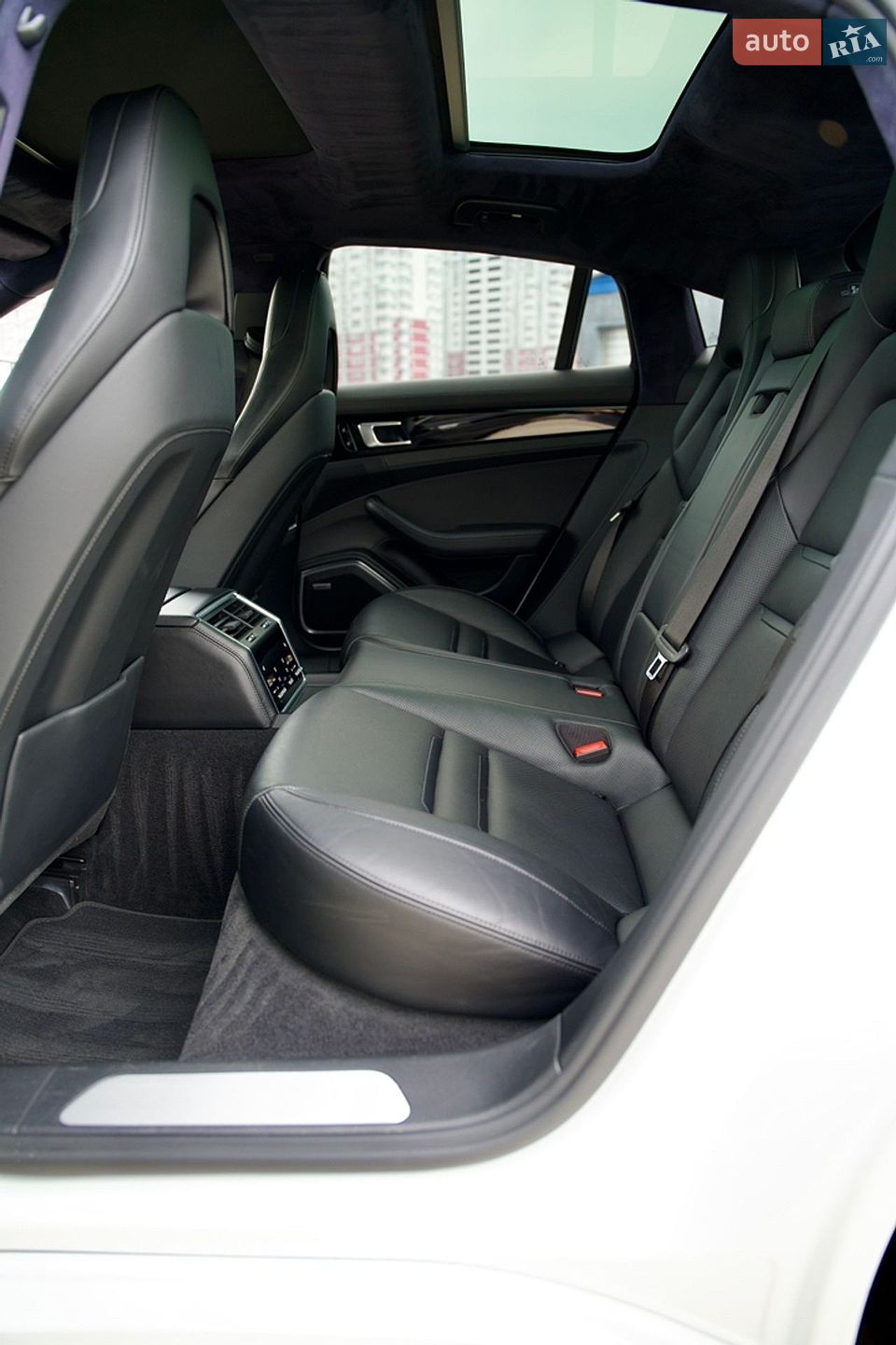 Porsche Panamera 2019 VIN WP0ZZZ97ZKL124329 фото оголошення 44 з 48