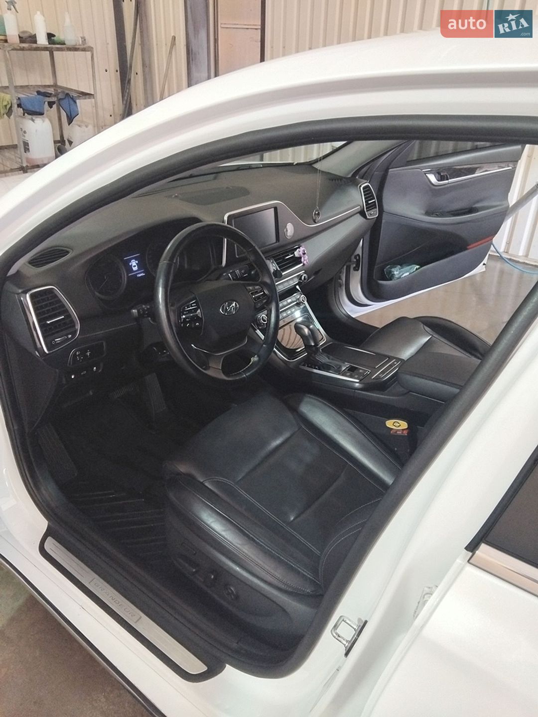 Hyundai Grandeur 2017 VIN KMHF341NBHA026504 фото оголошення 10 з 12