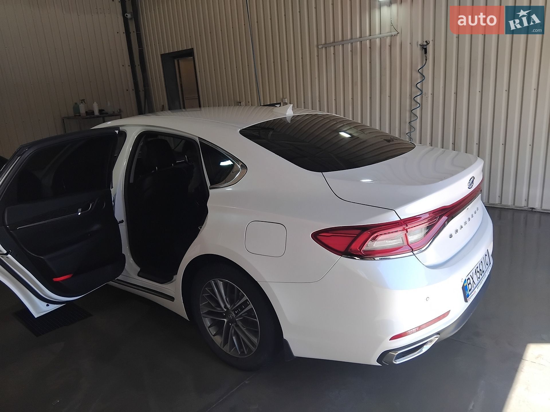 Hyundai Grandeur 2017 VIN KMHF341NBHA026504 фото оголошення 6 з 12