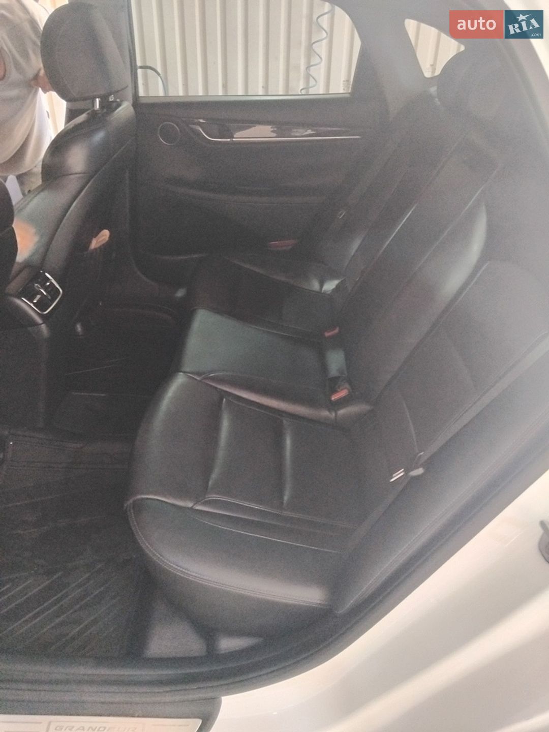 Hyundai Grandeur 2017 VIN KMHF341NBHA026504 фото оголошення 11 з 12