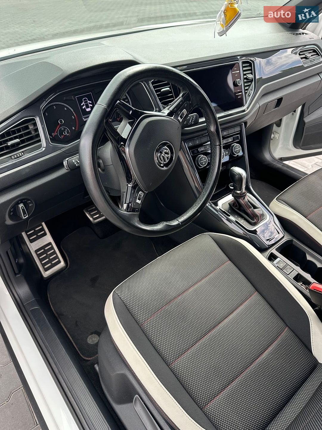 Volkswagen T-Roc 2019 VIN WVGZZZA1ZKV502308 фото оголошення 5 з 12