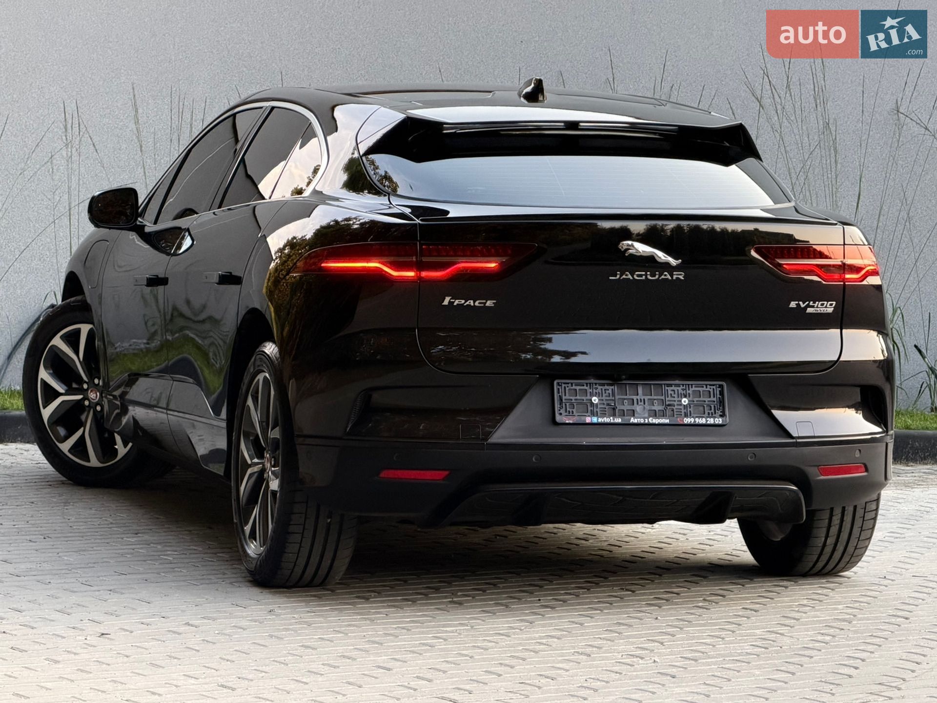 Jaguar I-Pace 2018 VIN SADHA2B15K1F63423 фото оголошення 3 з 103