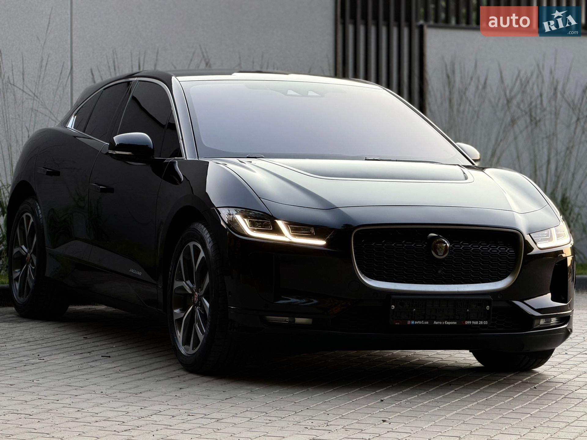 Jaguar I-Pace 2018 VIN SADHA2B15K1F63423 фото оголошення 5 з 103