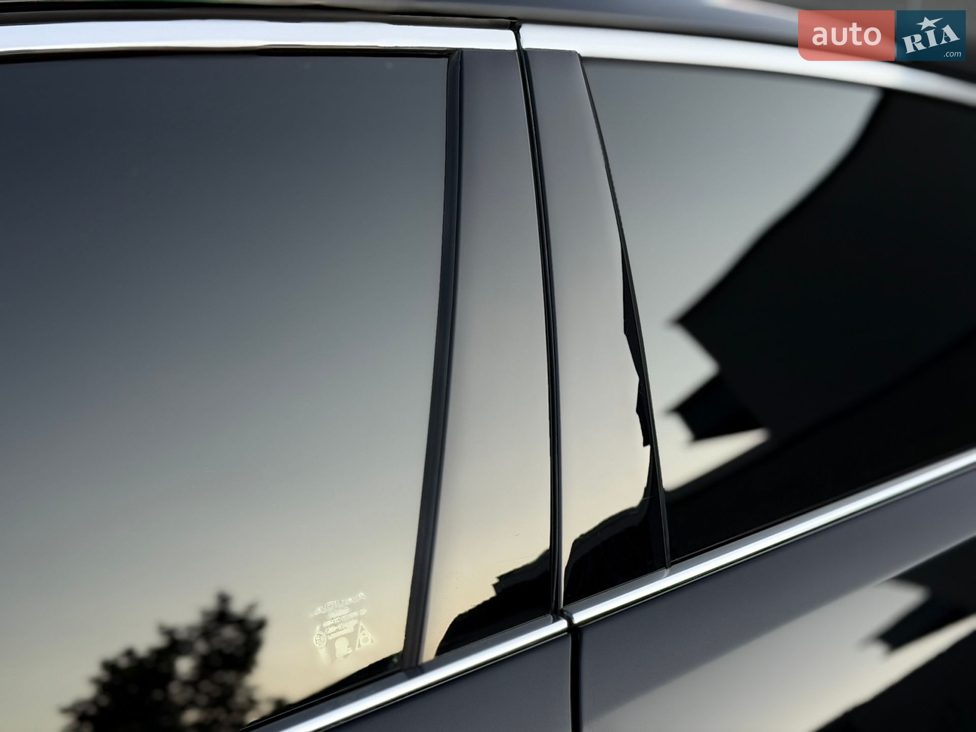 Jaguar I-Pace 2018 VIN SADHA2B15K1F63423 фото оголошення 16 з 103