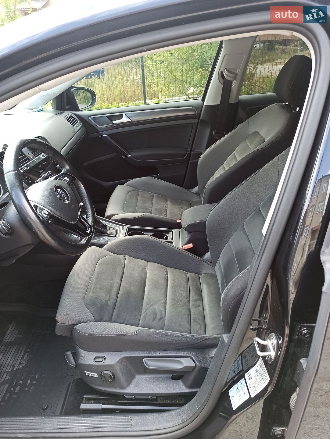 Volkswagen Golf 2017 VIN WVWZZZAUZHP765919 фото оголошення 10 з 24