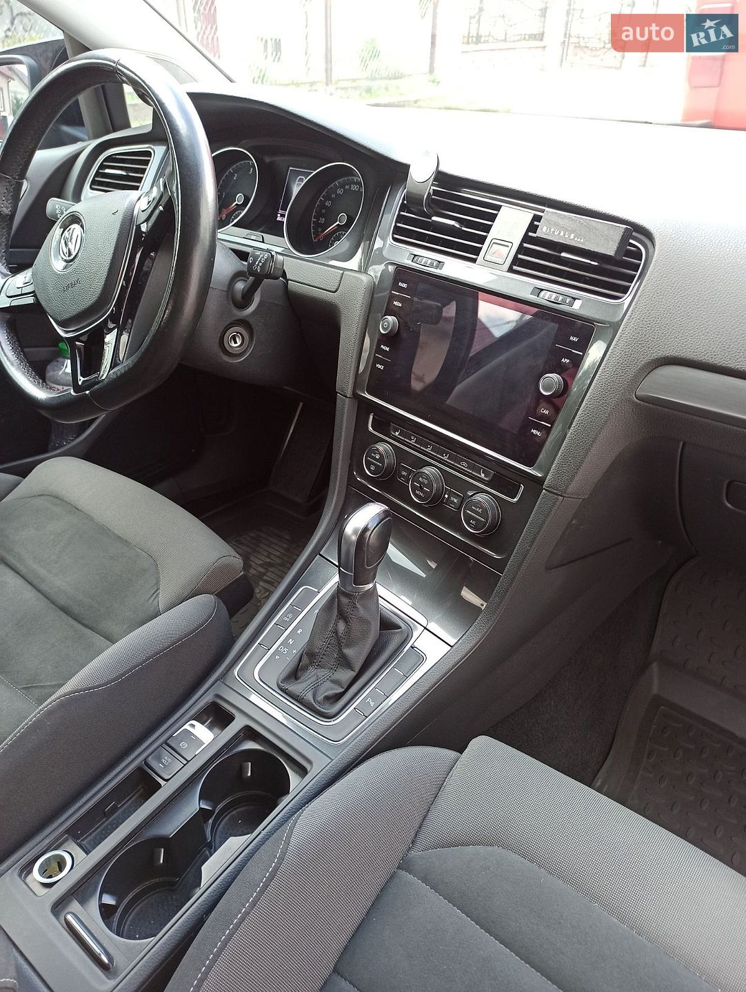 Volkswagen Golf 2017 VIN WVWZZZAUZHP765919 фото оголошення 16 з 24