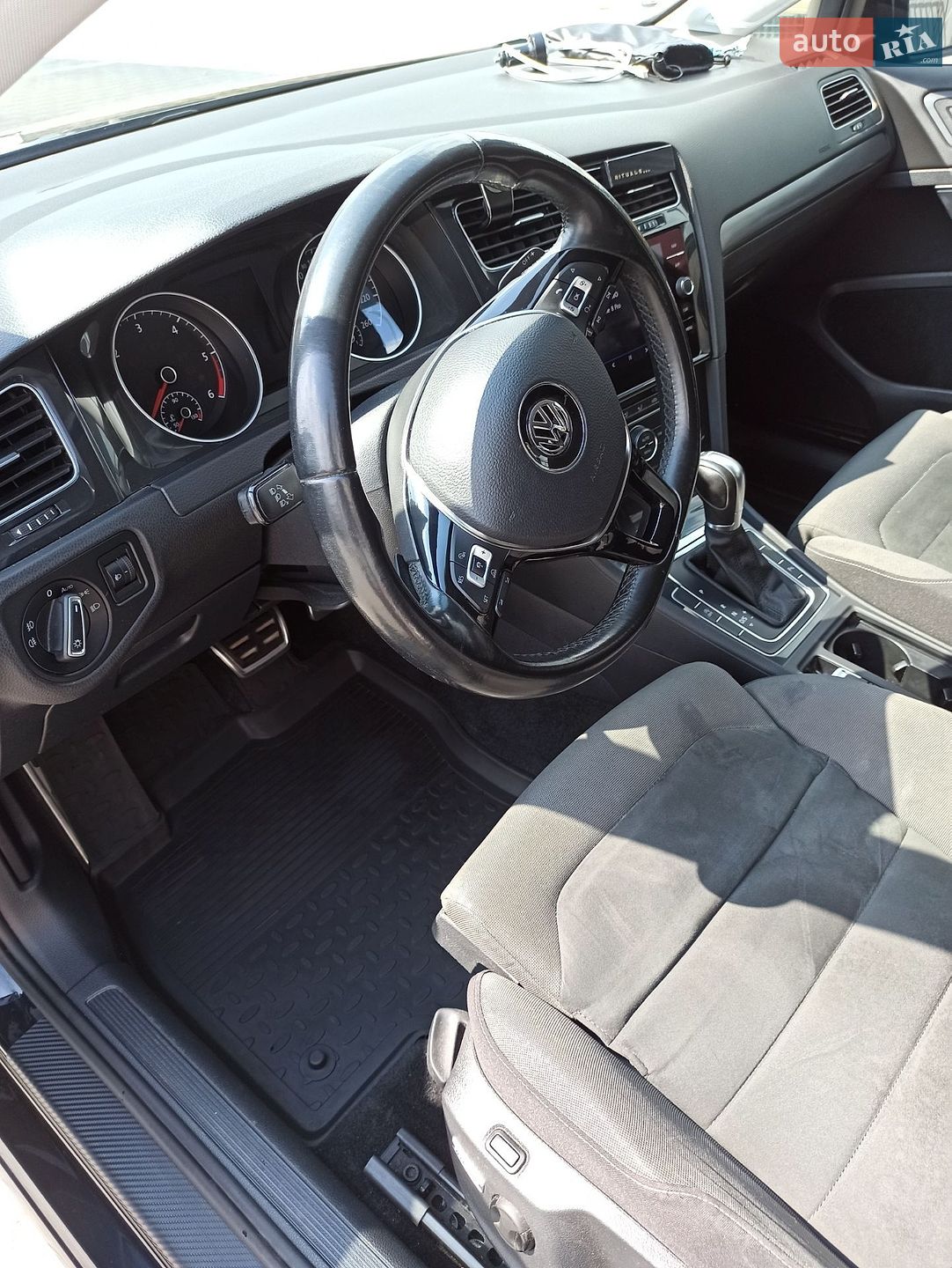 Volkswagen Golf 2017 VIN WVWZZZAUZHP765919 фото оголошення 18 з 24