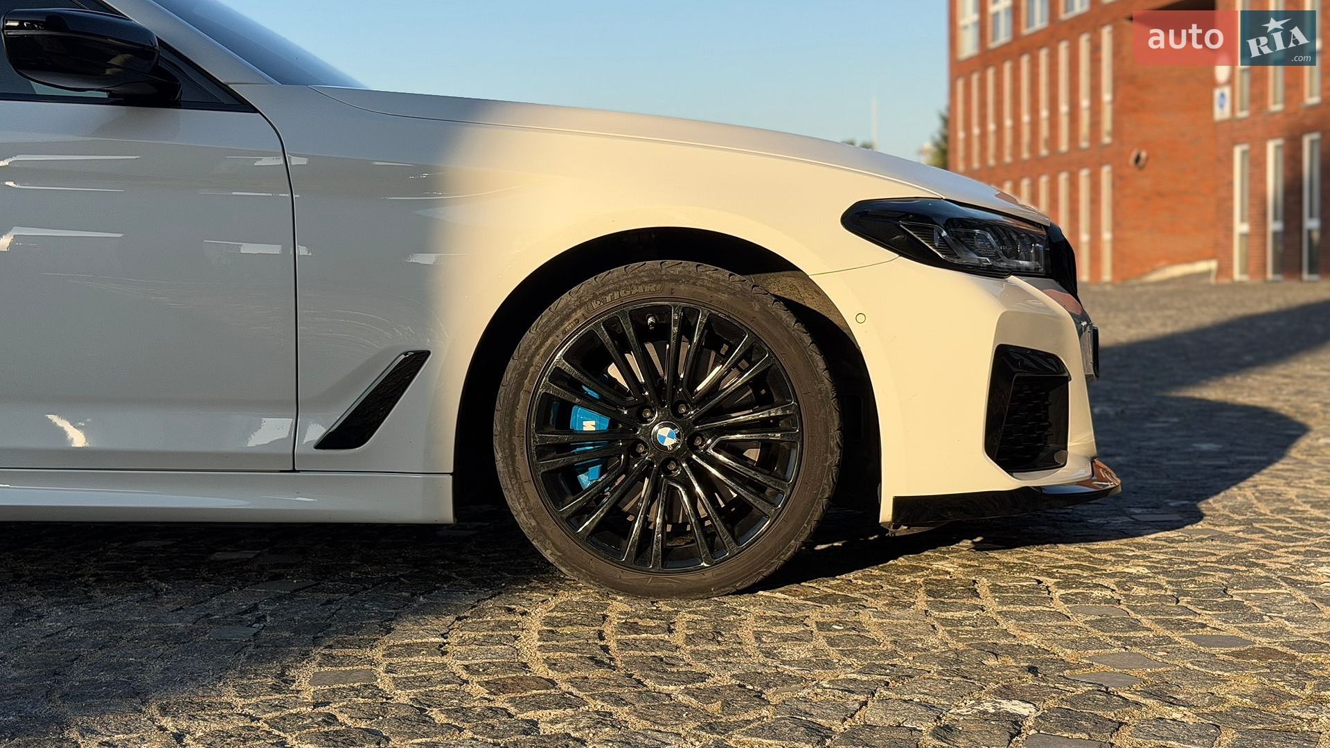 BMW 5 Series 2018 VIN WBAJB1C51JB085039 фото оголошення 11 з 18