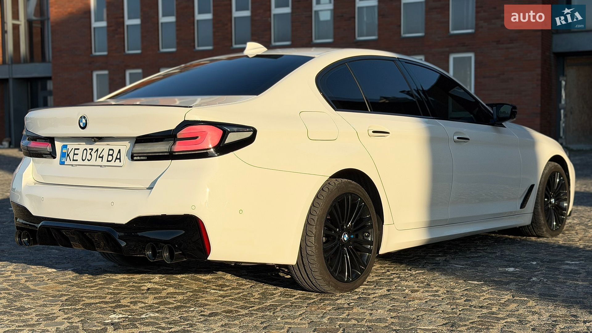 BMW 5 Series 2018 VIN WBAJB1C51JB085039 фото оголошення 5 з 18