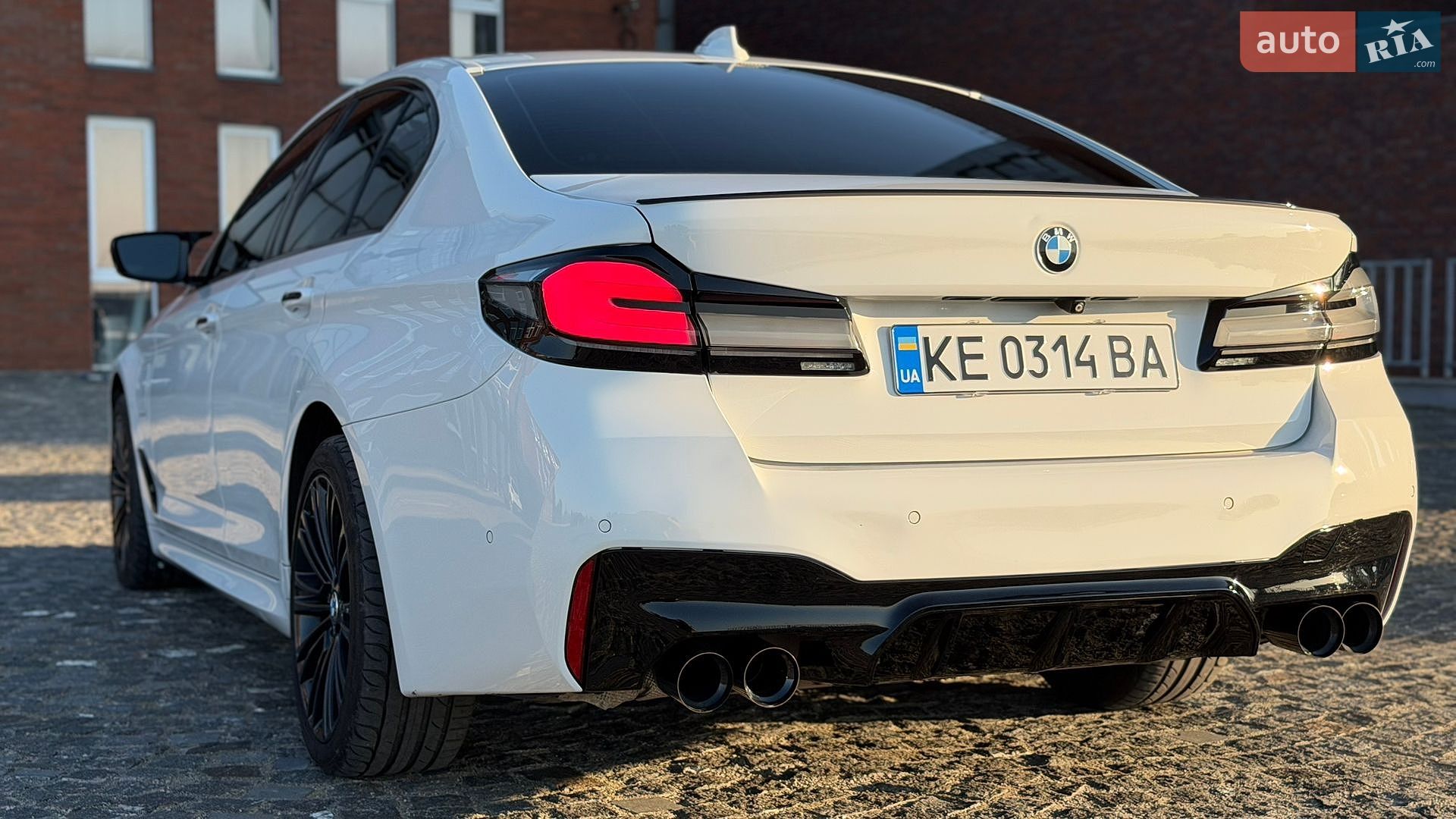 BMW 5 Series 2018 VIN WBAJB1C51JB085039 фото оголошення 6 з 18
