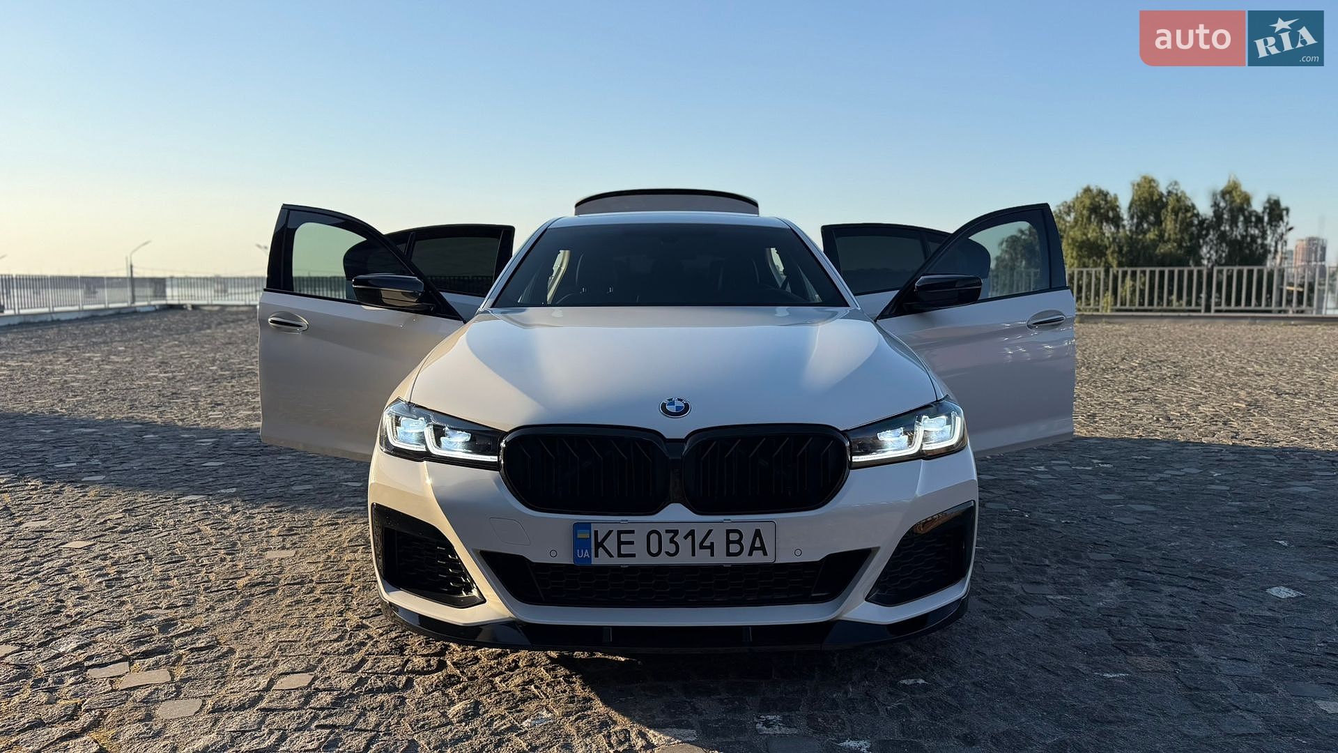 BMW 5 Series 2018 VIN WBAJB1C51JB085039 фото оголошення 10 з 18