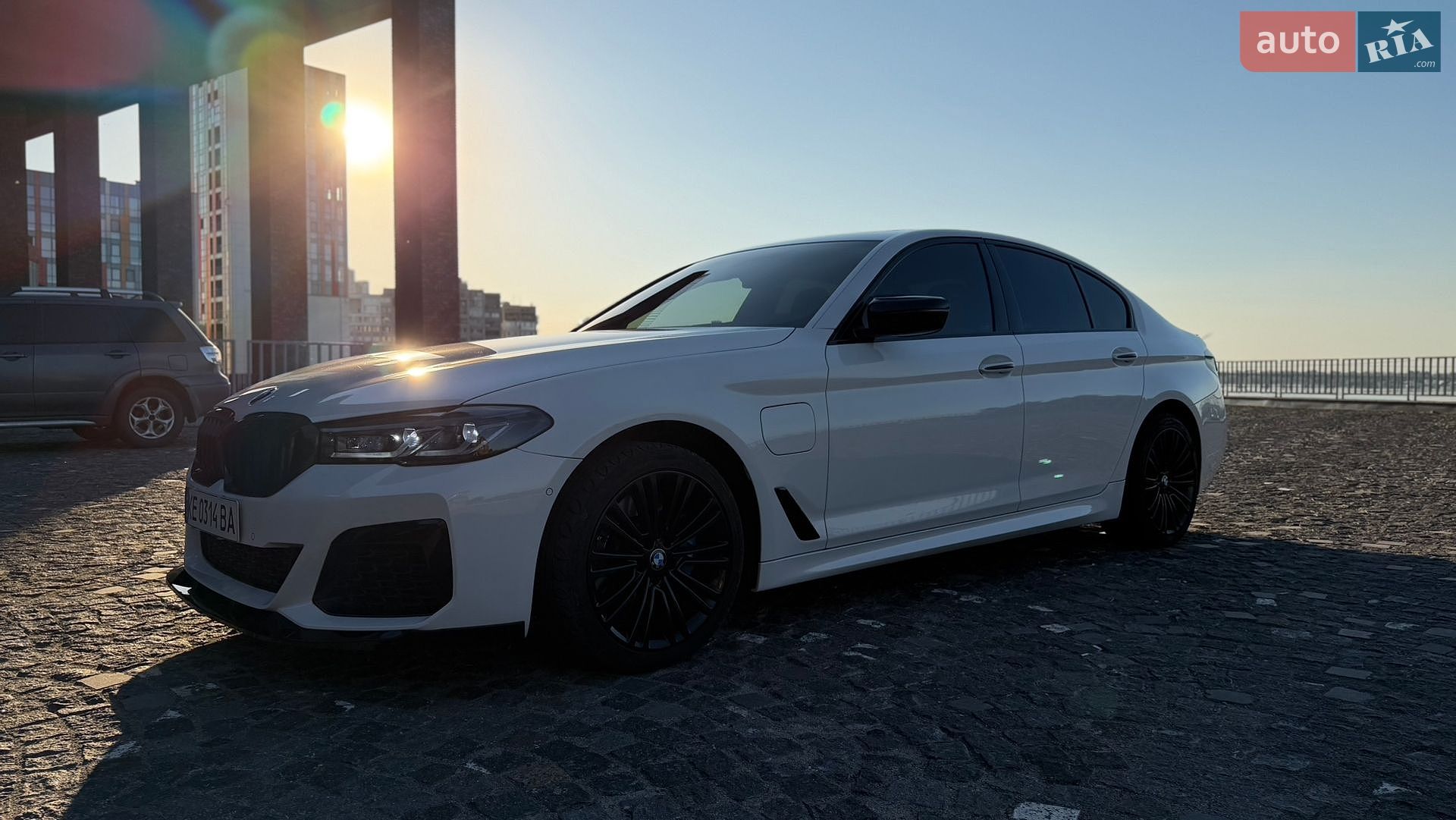 BMW 5 Series 2018 VIN WBAJB1C51JB085039 фото оголошення 2 з 18