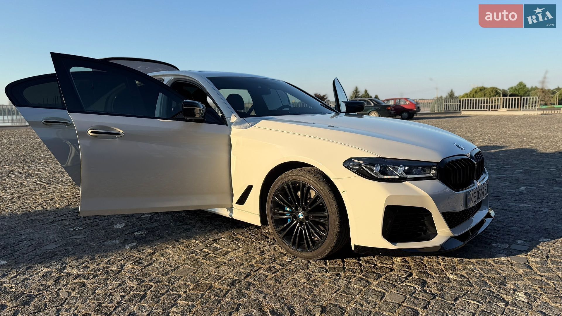 BMW 5 Series 2018 VIN WBAJB1C51JB085039 фото оголошення 4 з 18