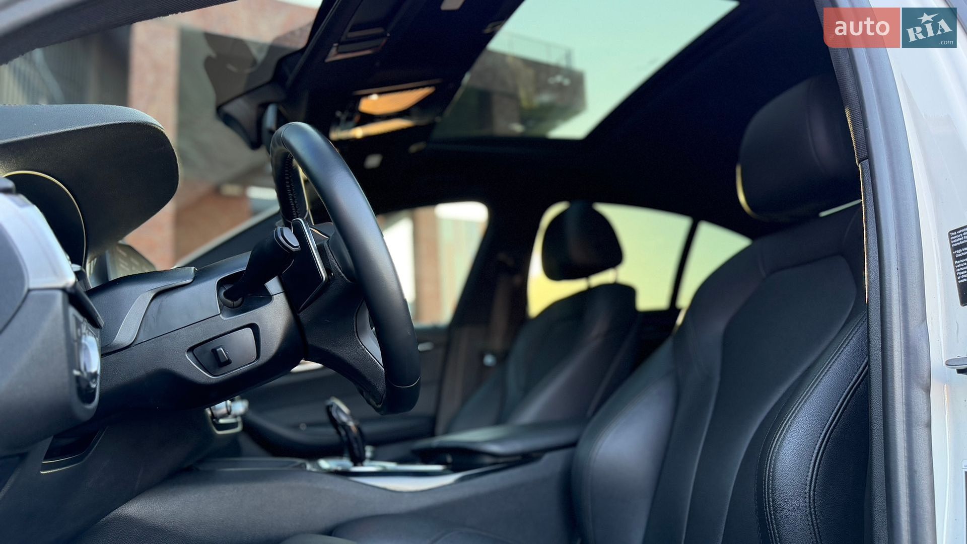 BMW 5 Series 2018 VIN WBAJB1C51JB085039 фото оголошення 12 з 18